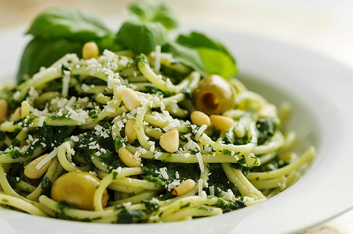 FATTORIE UMBRE - Spaghetti  mit Oliven-Mandeln Pesto